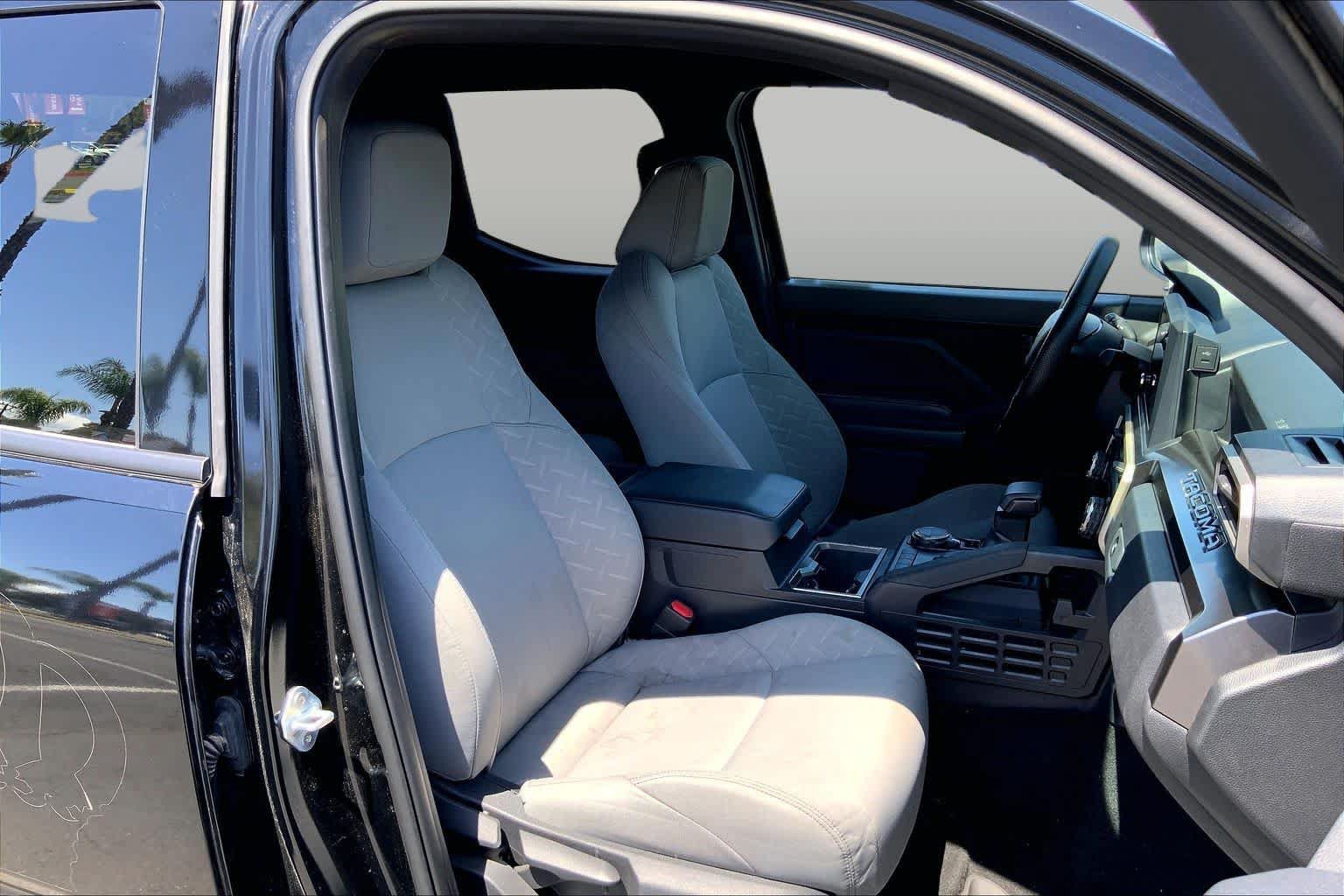 Used 2025 Toyota Tacoma SR5 AWD/4WD image 8