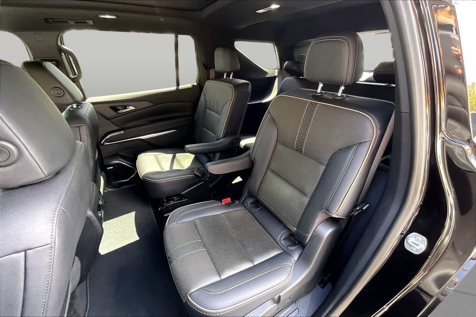 Used 2025 Chevrolet Traverse High Country w/ LPO, Floor Liner Package FWD image 48