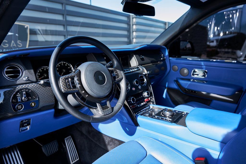 Used 2021 Rolls-Royce Cullinan Black Badge image 2