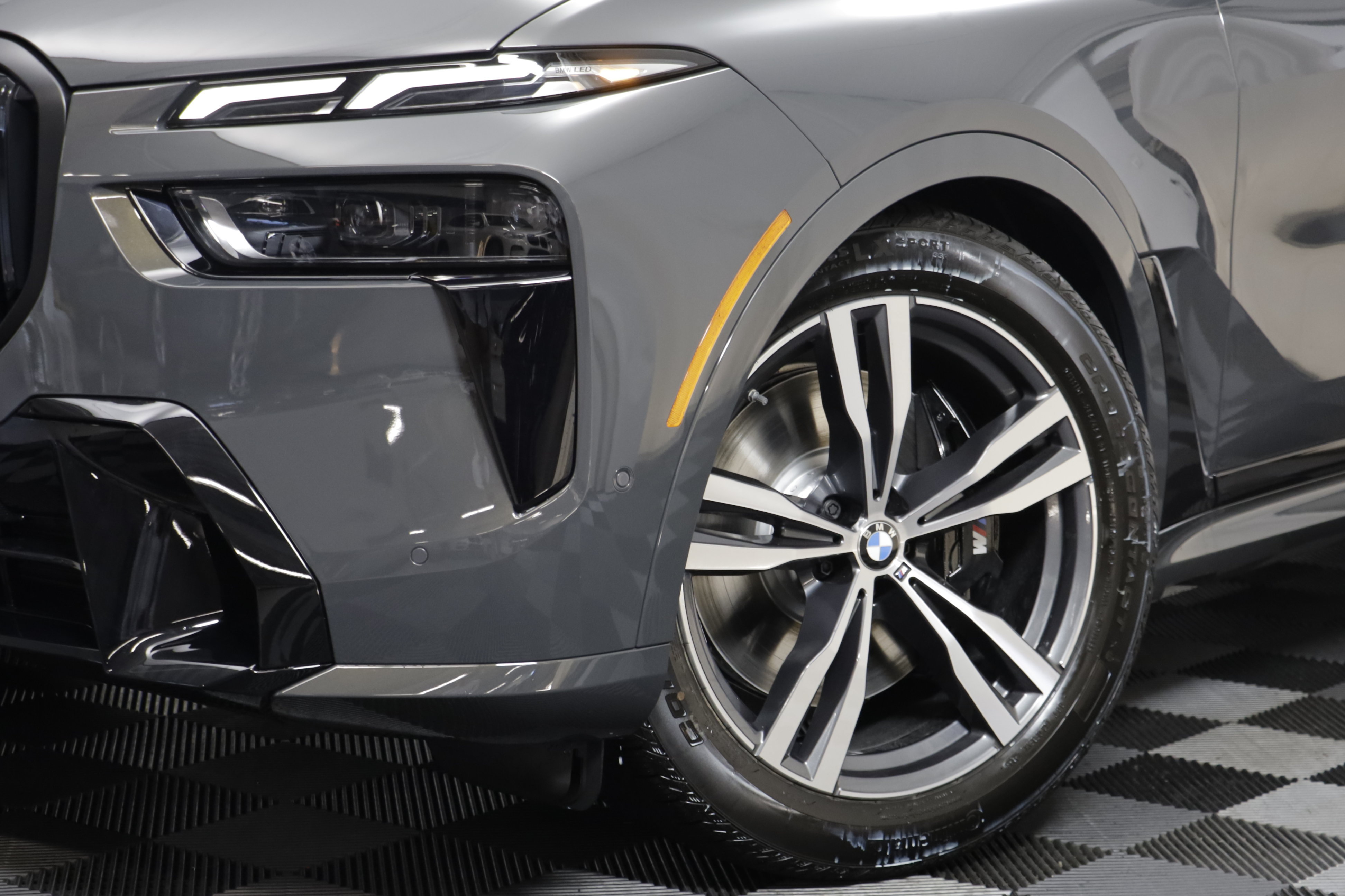 New 2027 BMW X7 xDrive40i w/ M Sport Package AWD/4WD image 4