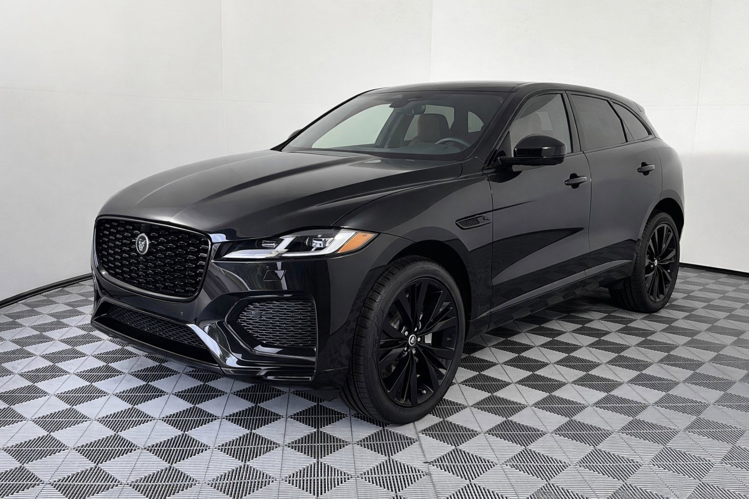Used 2026 Jaguar F-PACE R-Dynamic S image 1