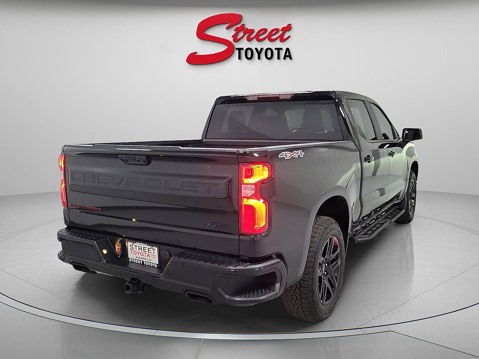 Used 2026 Chevrolet Silverado 1500 RST w/ Redline Edition AWD/4WD image 4