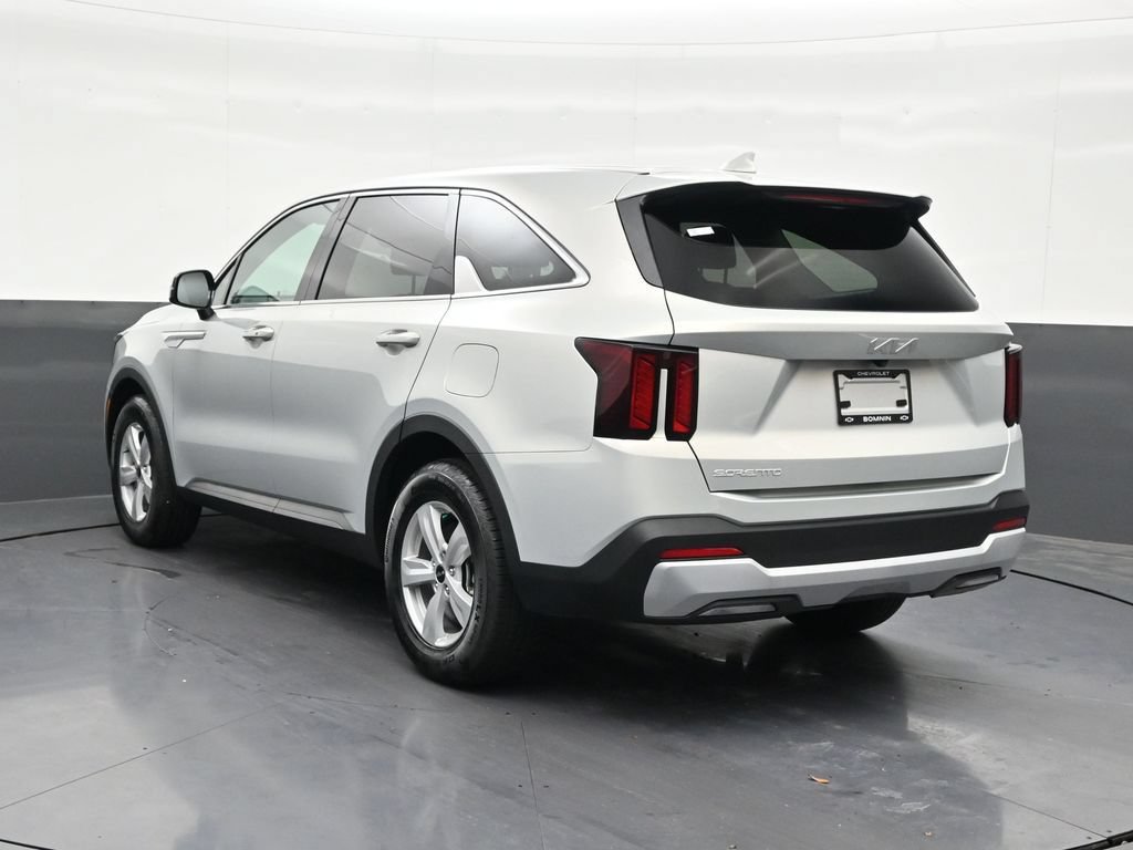 Used 2026 Kia Sorento LX FWD image 3