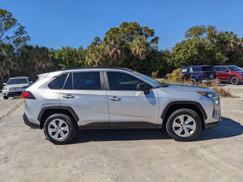 Used 2020 Toyota RAV4 LE image 10
