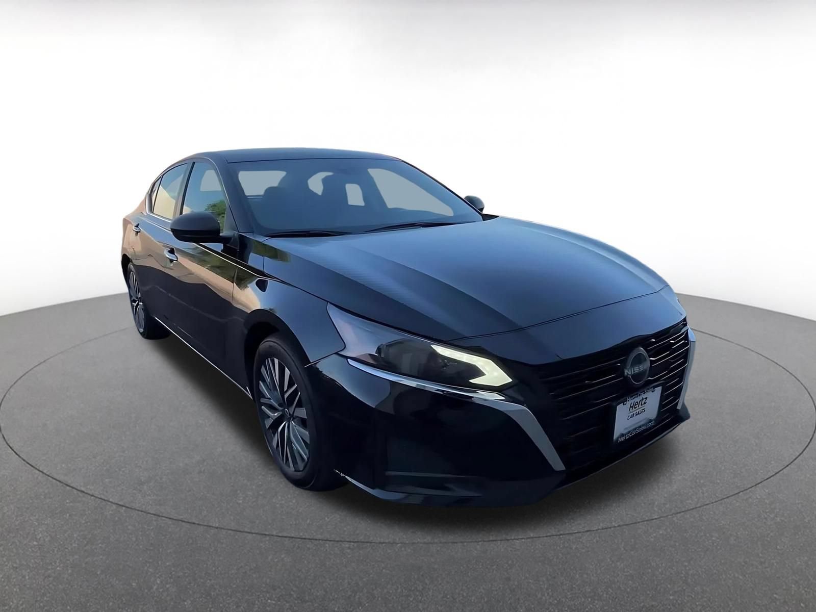 Used 2025 Nissan Altima 2.5 SV FWD image 3