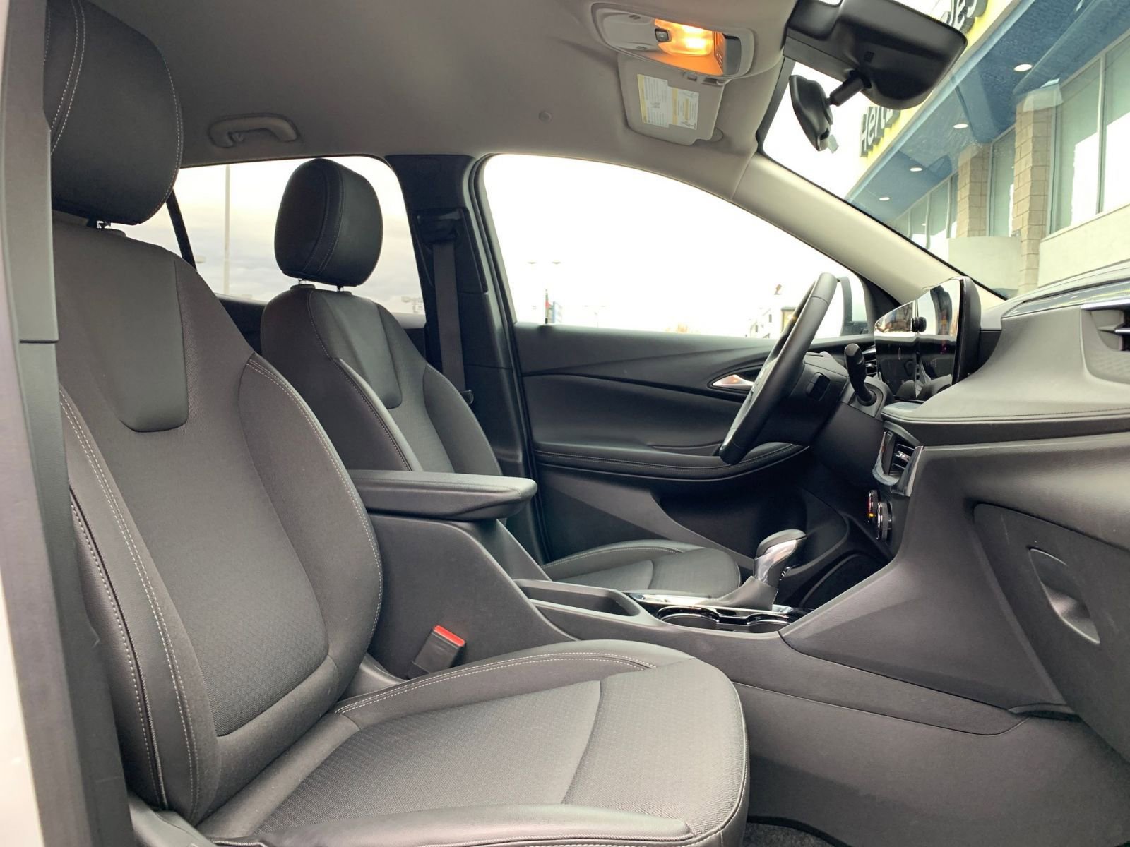 Used 2025 Buick Encore GX Preferred image 34