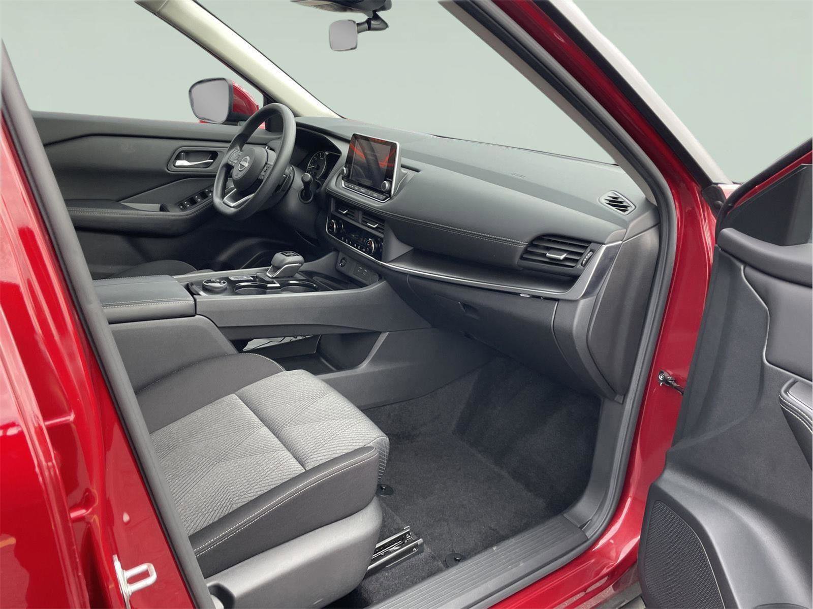 Used 2024 Nissan Rogue SV AWD/4WD image 19