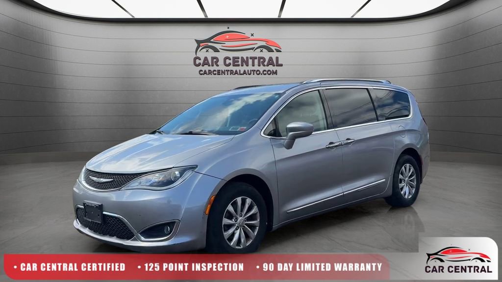 Used 2019 Chrysler Pacifica Touring-L FWD image 1
