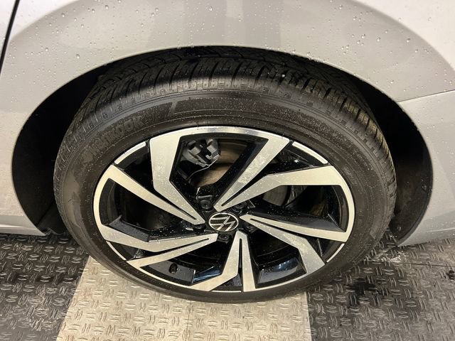 Certified 2025 Volkswagen Jetta SEL image 15