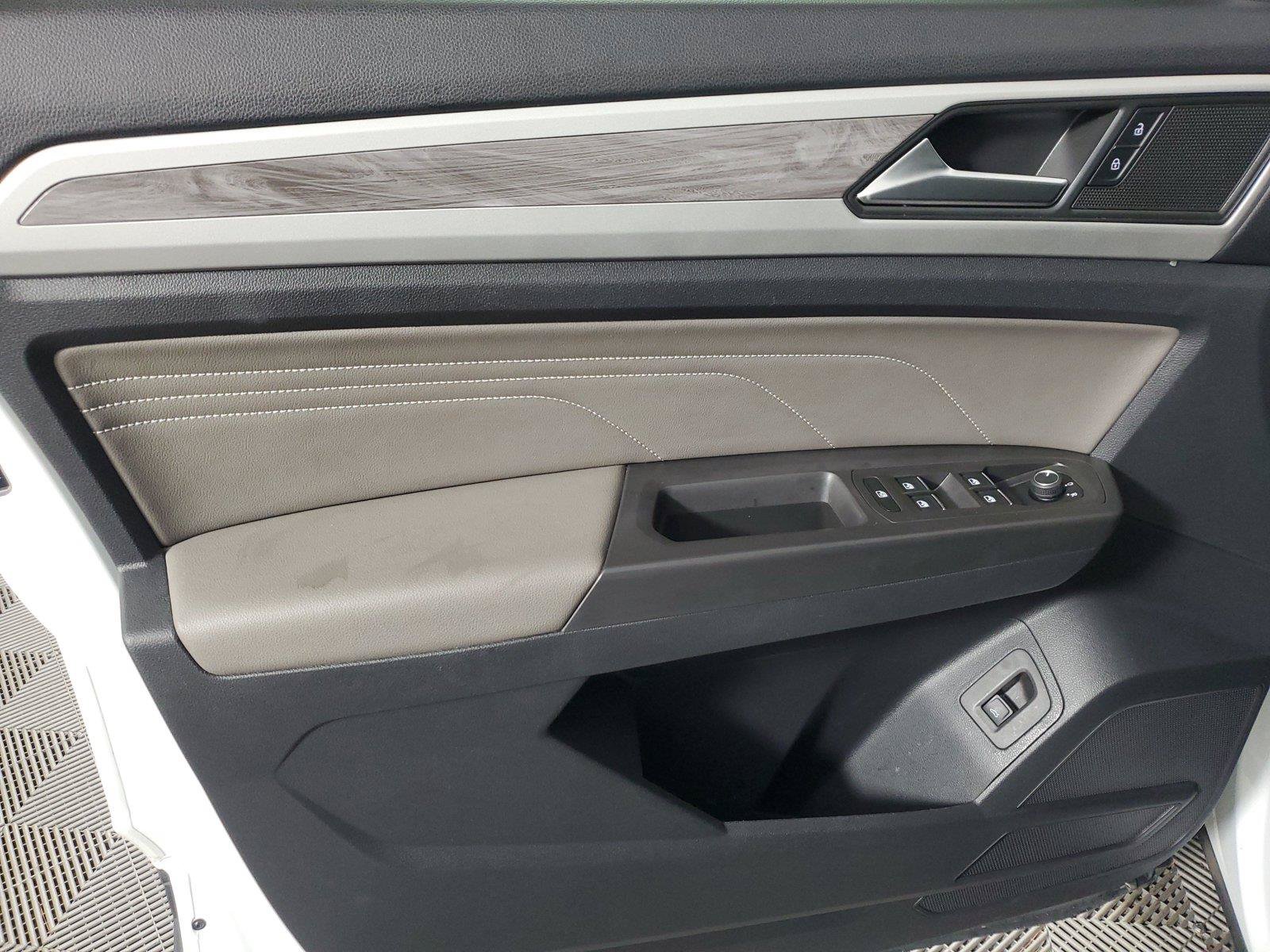 Used 2023 Volkswagen Atlas Cross Sport SE w/ Panoramic Sunroof Package FWD image 18