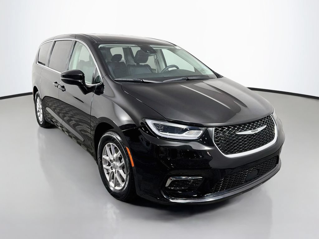 Used 2024 Chrysler Pacifica Touring-L