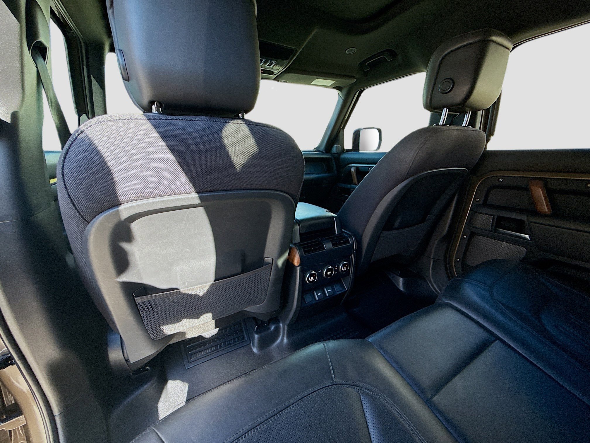 Used 2023 Land Rover Defender 110 X image 24