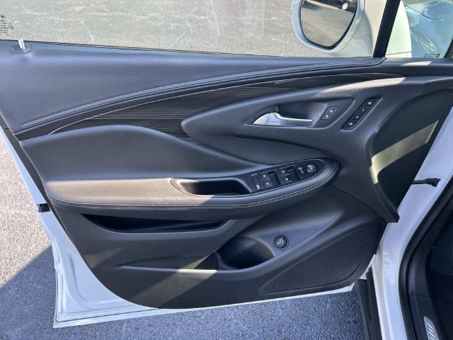 Used 2019 Buick Envision Essence FWD image 23