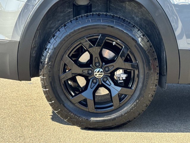 Certified 2024 Volkswagen Atlas Peak Edition SE AWD/4WD image 35
