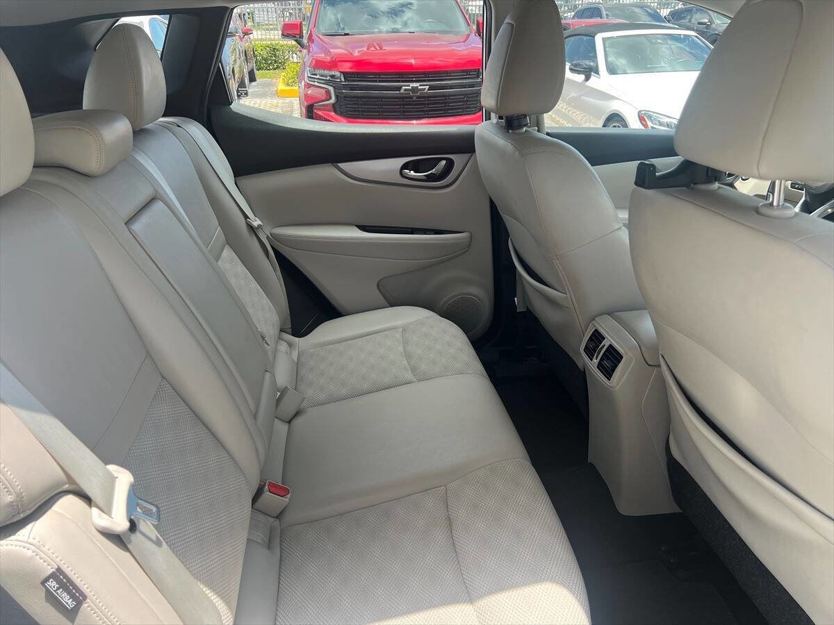 Used 2020 Nissan Rogue Sport SV w/ Technology Package AWD/4WD image 9