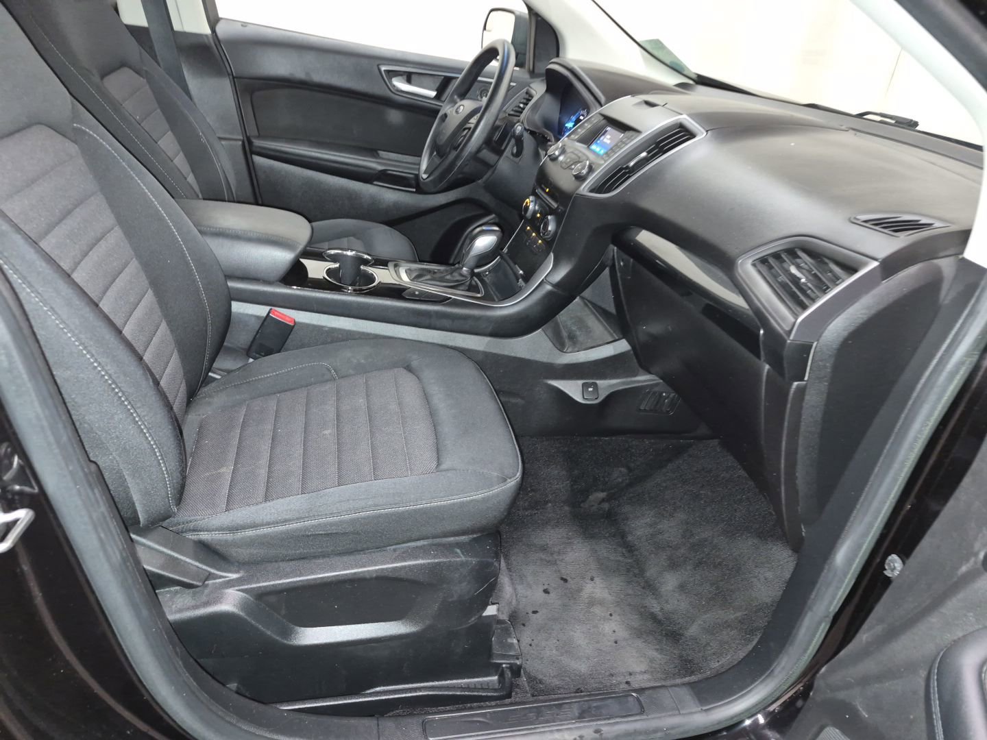 Used 2017 Ford Edge SE w/ Cargo Accessory Package FWD image 14