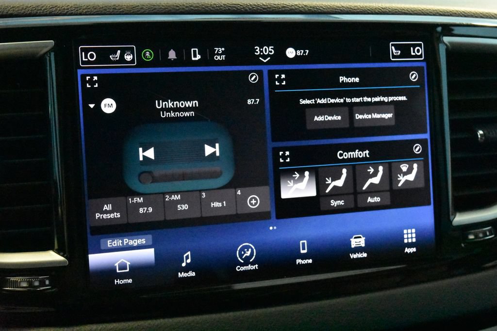 Used 2023 Chrysler Pacifica Touring-L FWD image 11