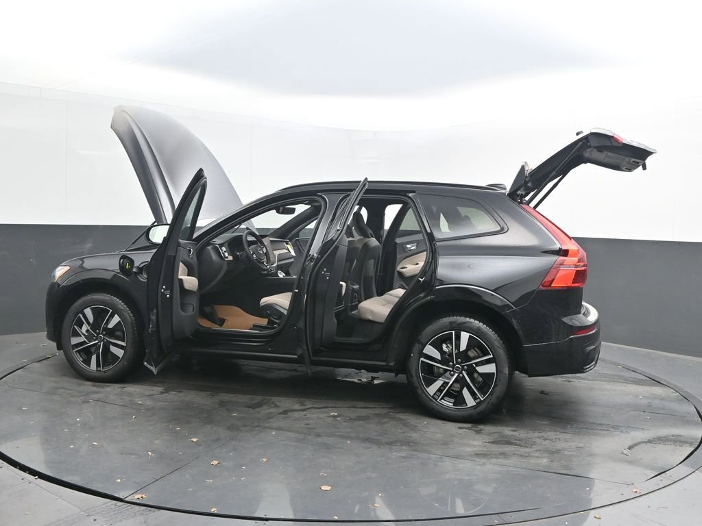New 2026 Volvo XC60 T8 Core w/ Climate Package image 39