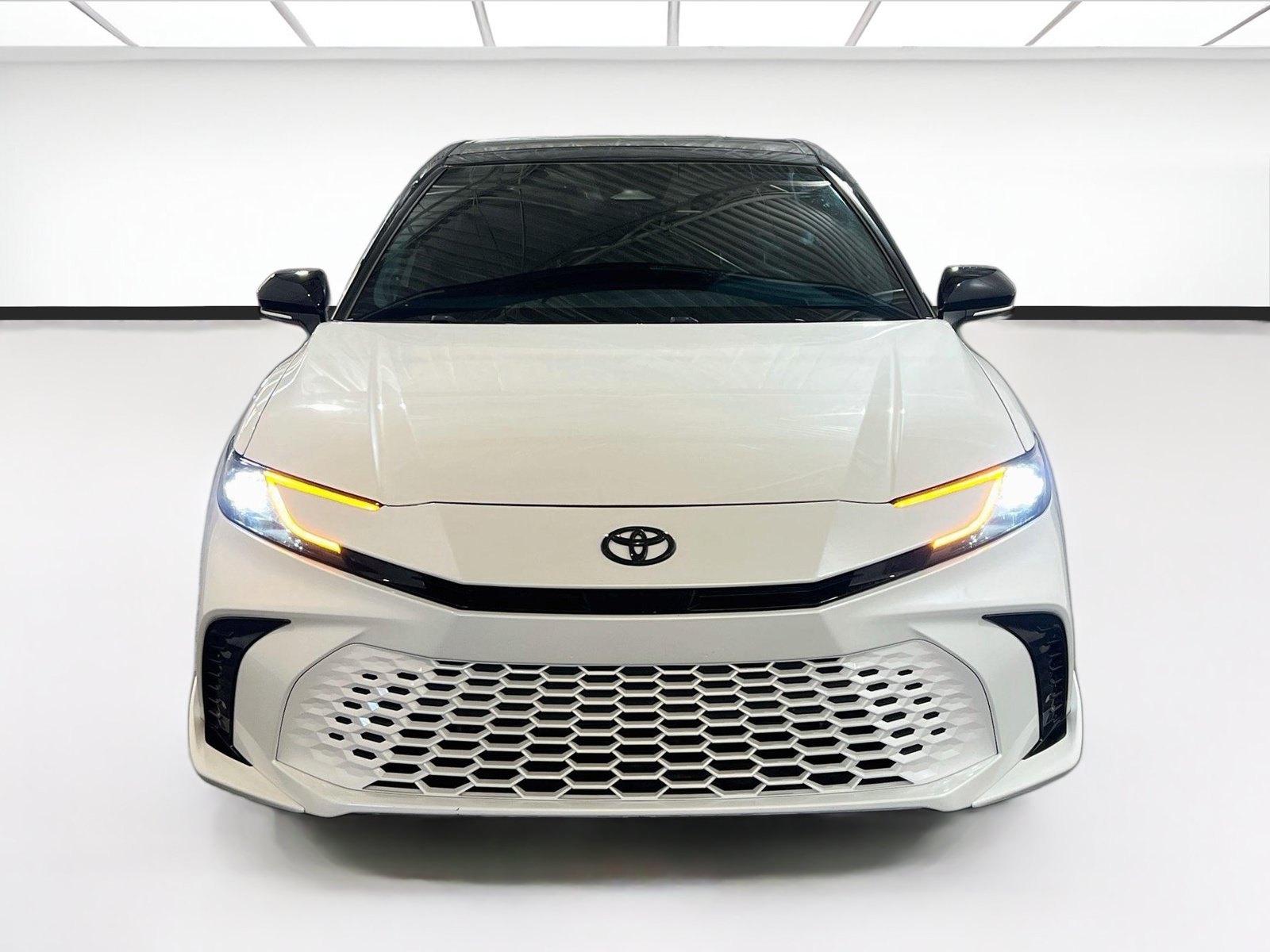 Used 2025 Toyota Camry XSE w/ Premium Package FWD image 2