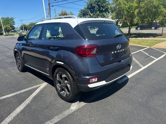 Used 2023 Hyundai Venue Limited FWD image 5