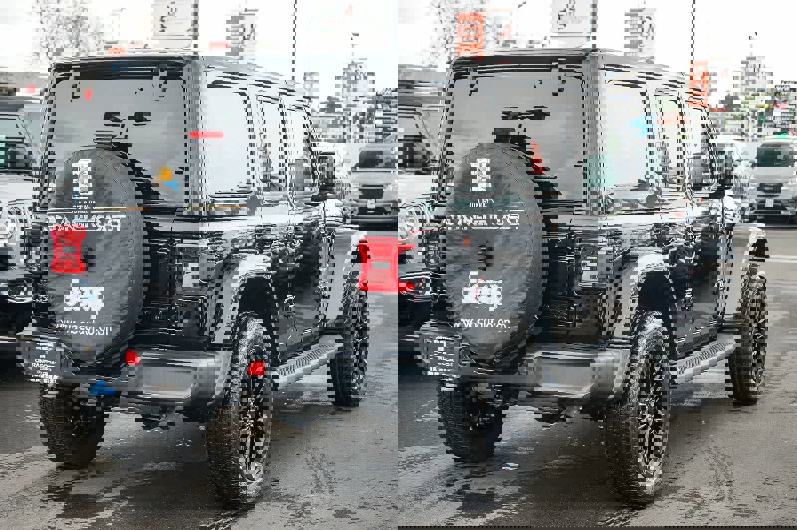 Used 2023 Jeep Wrangler Sahara image 4