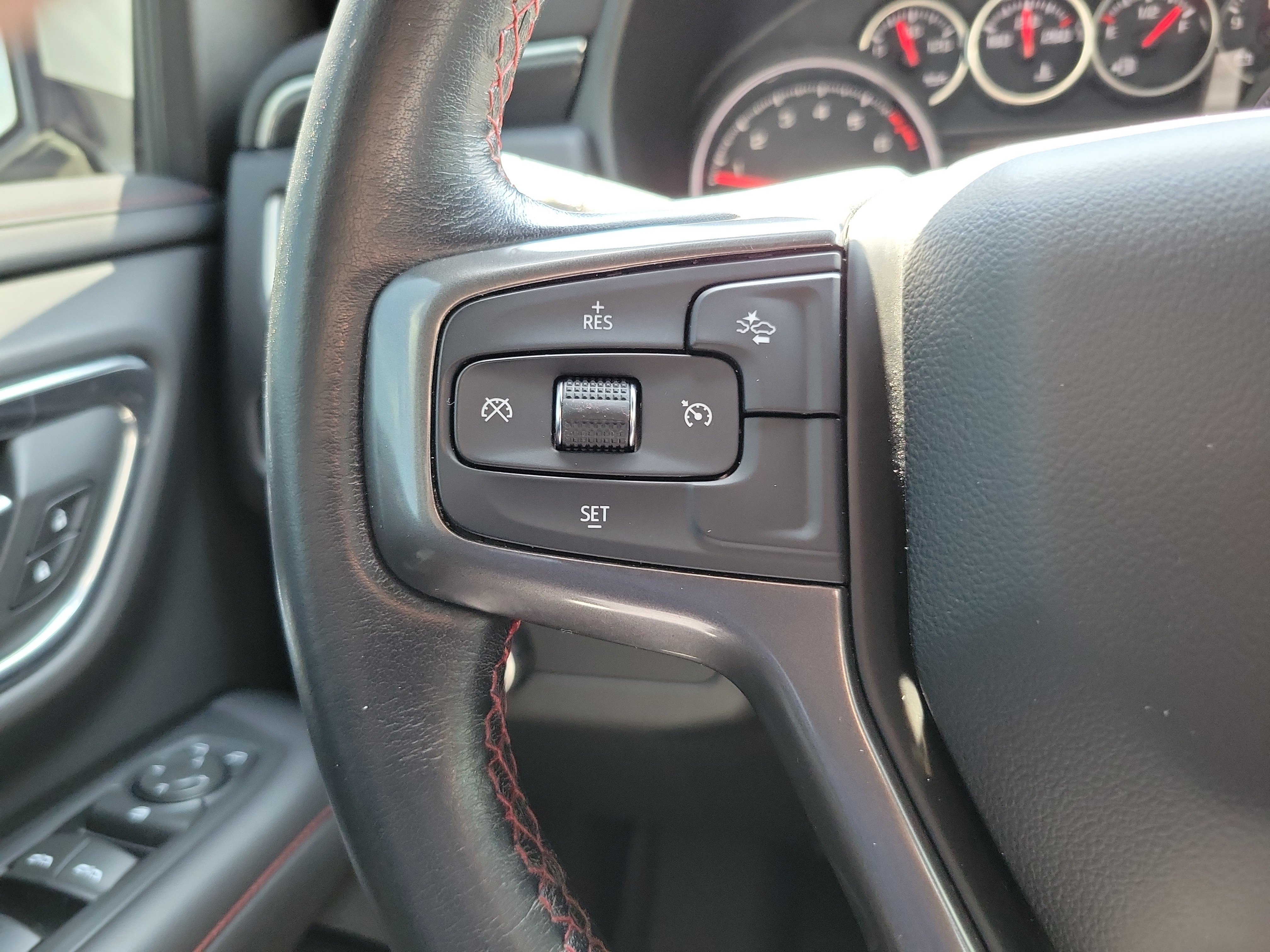 Used 2021 Chevrolet Suburban RST RWD image 22