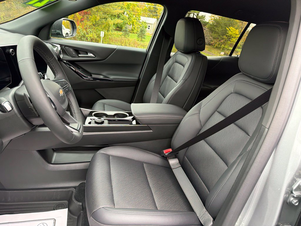 New 2027 Chevrolet Equinox LT w/ Convenience Package II FWD image 9