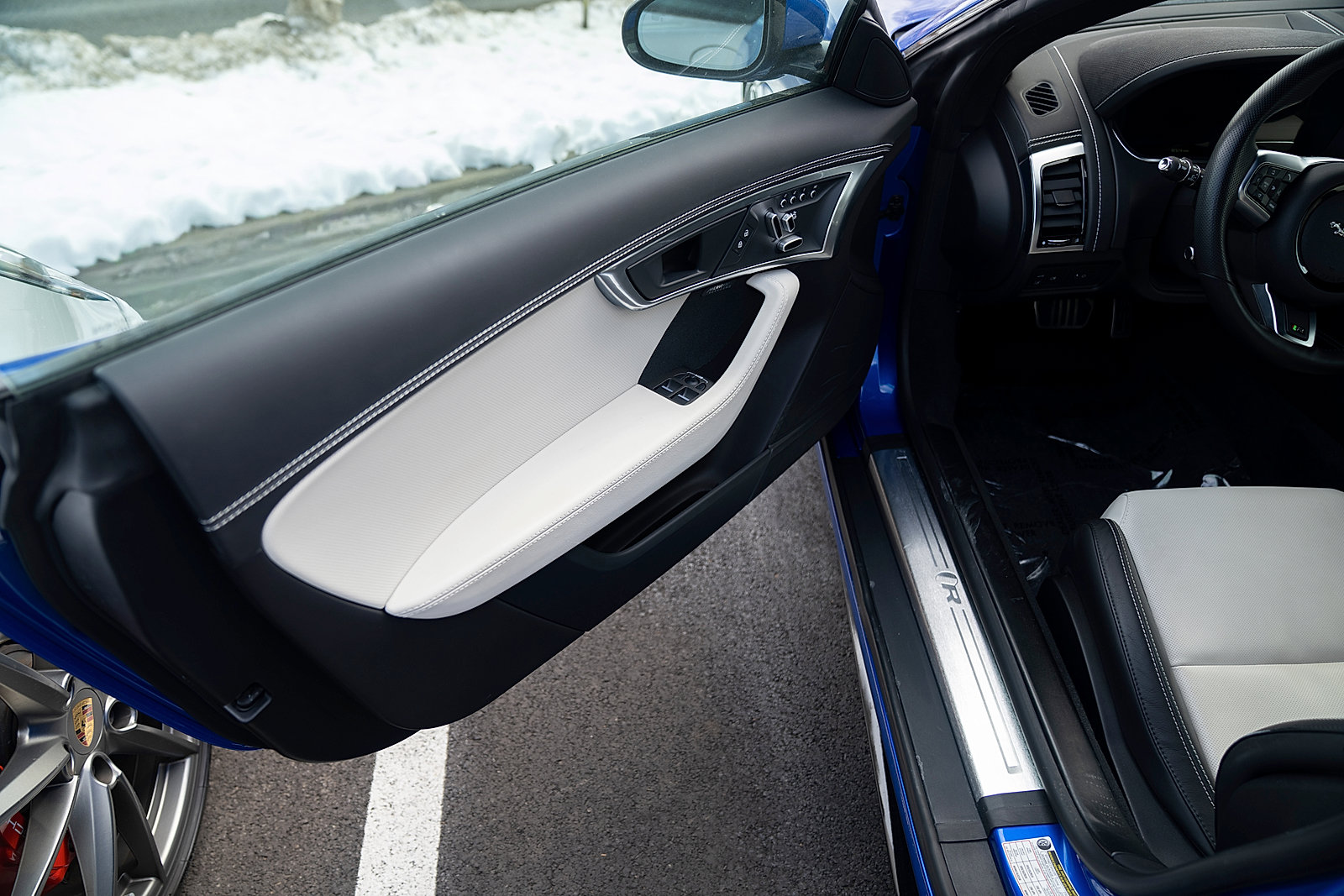 Used 2022 Jaguar F-TYPE R image 14