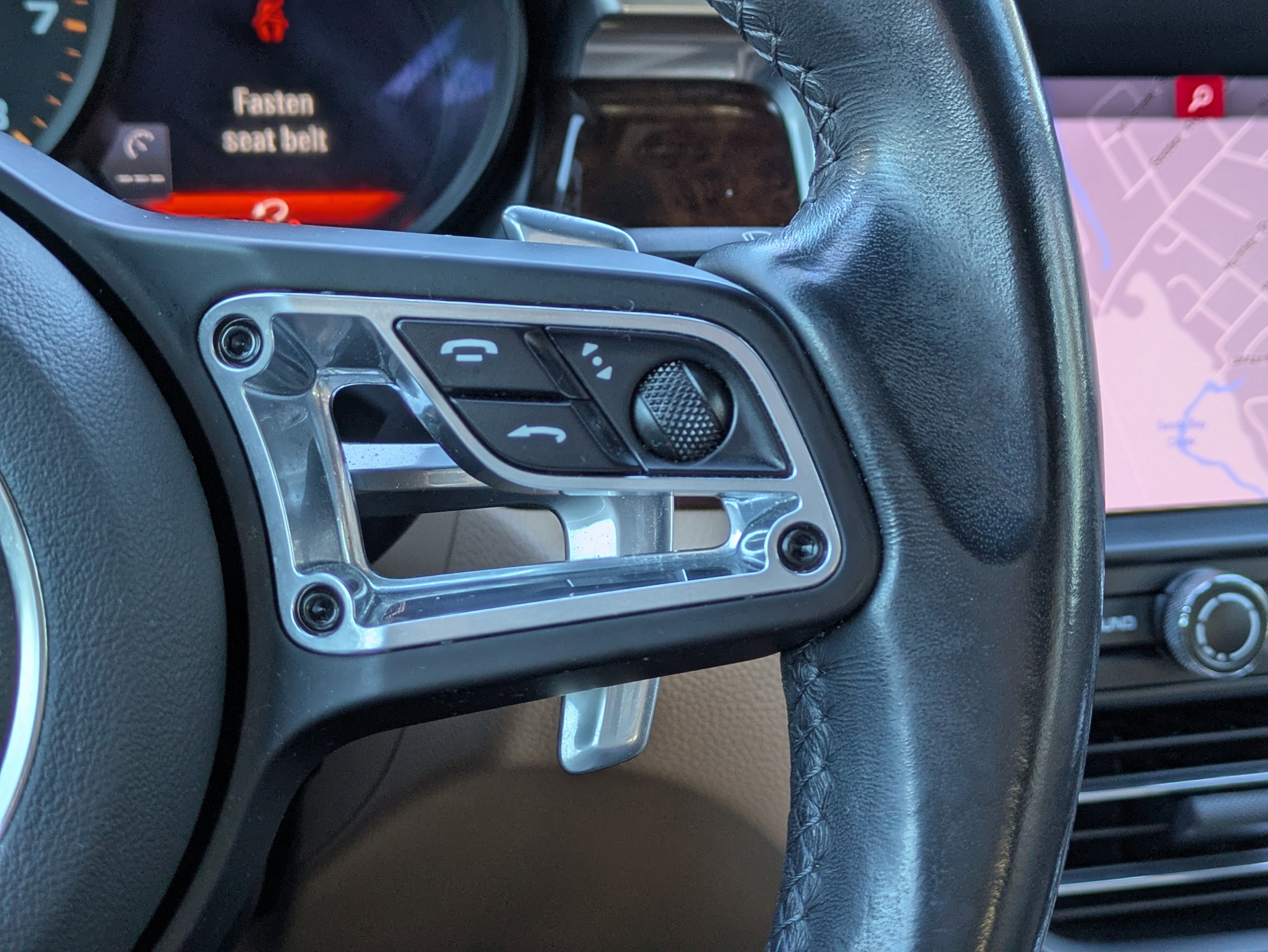 Used 2021 Porsche Macan image 36