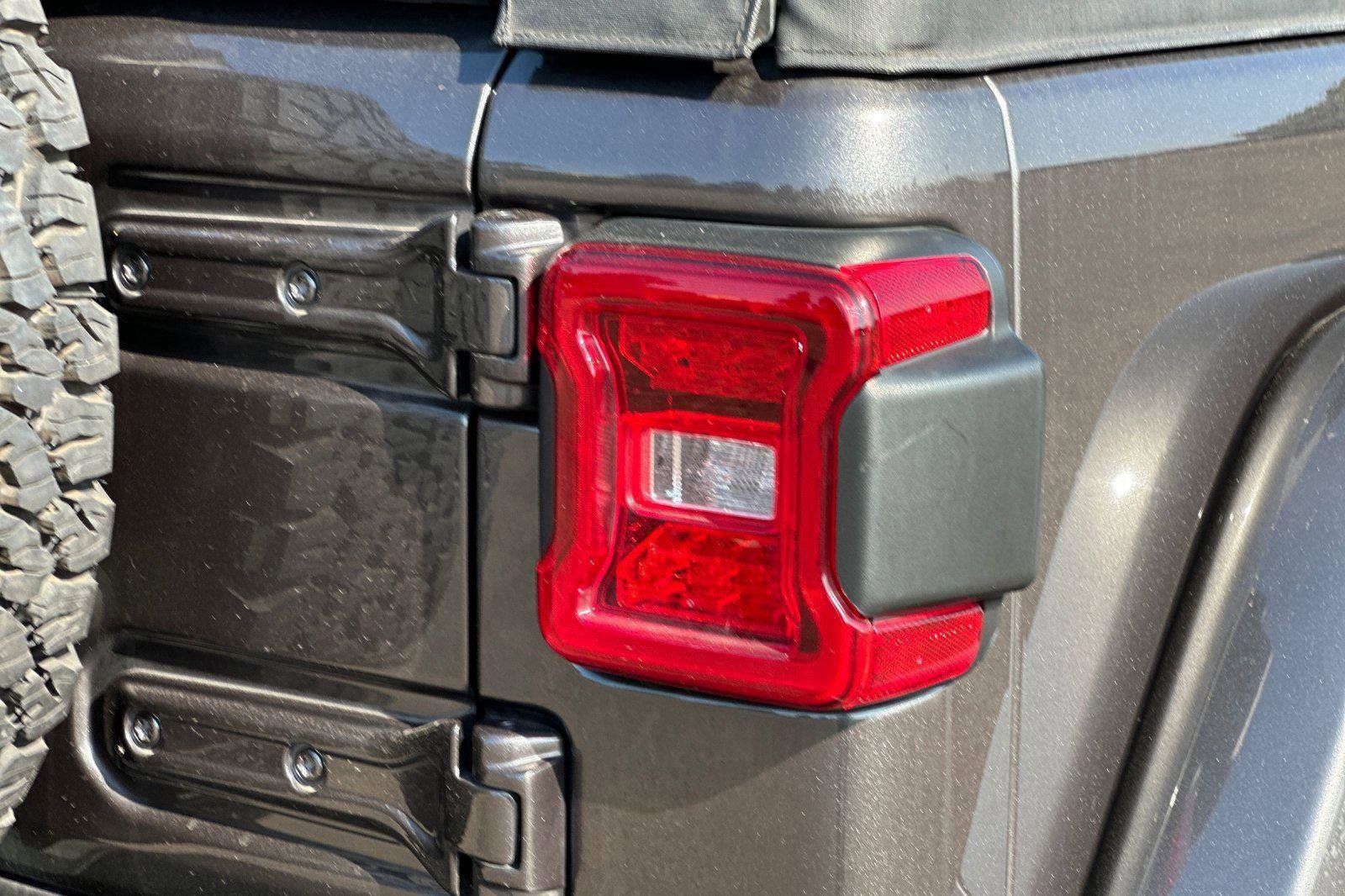 Used 2023 Jeep Wrangler Unlimited Rubicon 4xe image 33