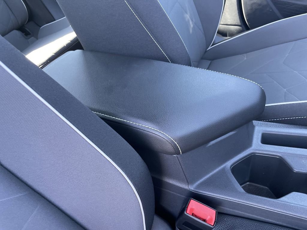 Used 2025 Volkswagen Jetta Sport image 28