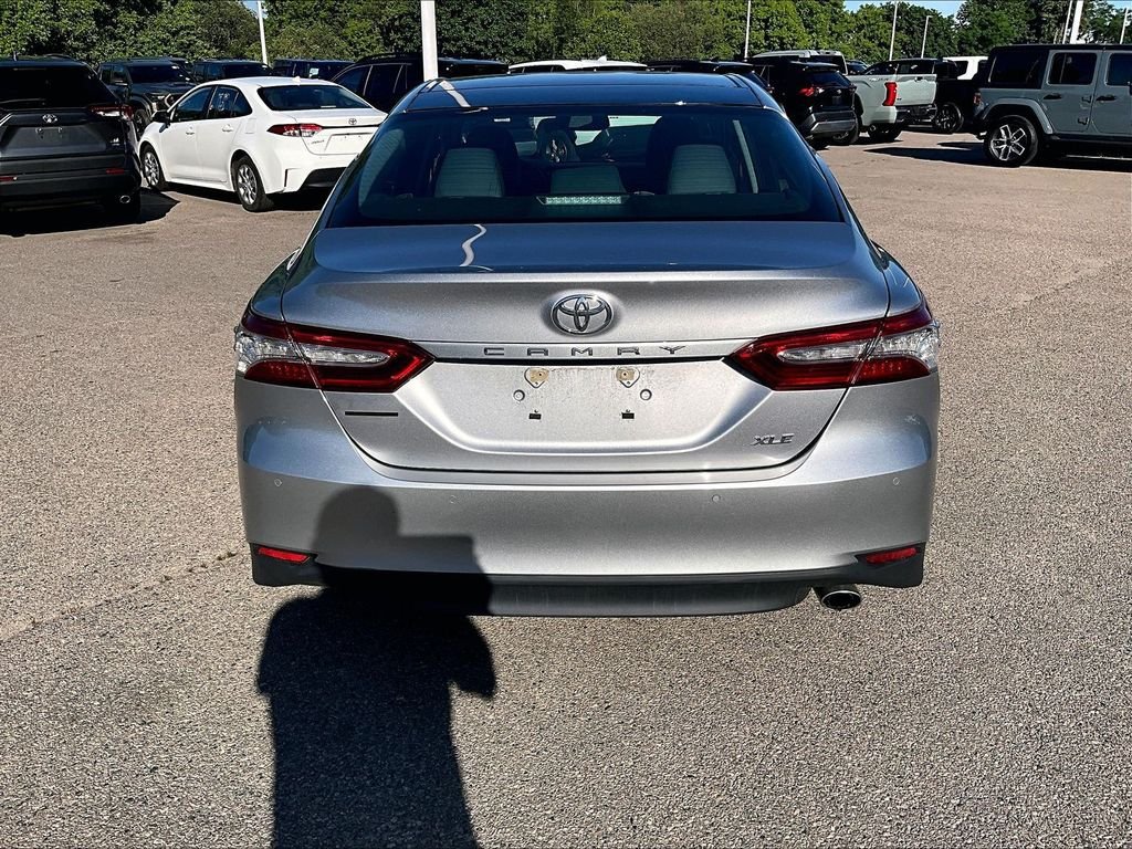 Certified 2018 Toyota Camry XLE FWD image 10