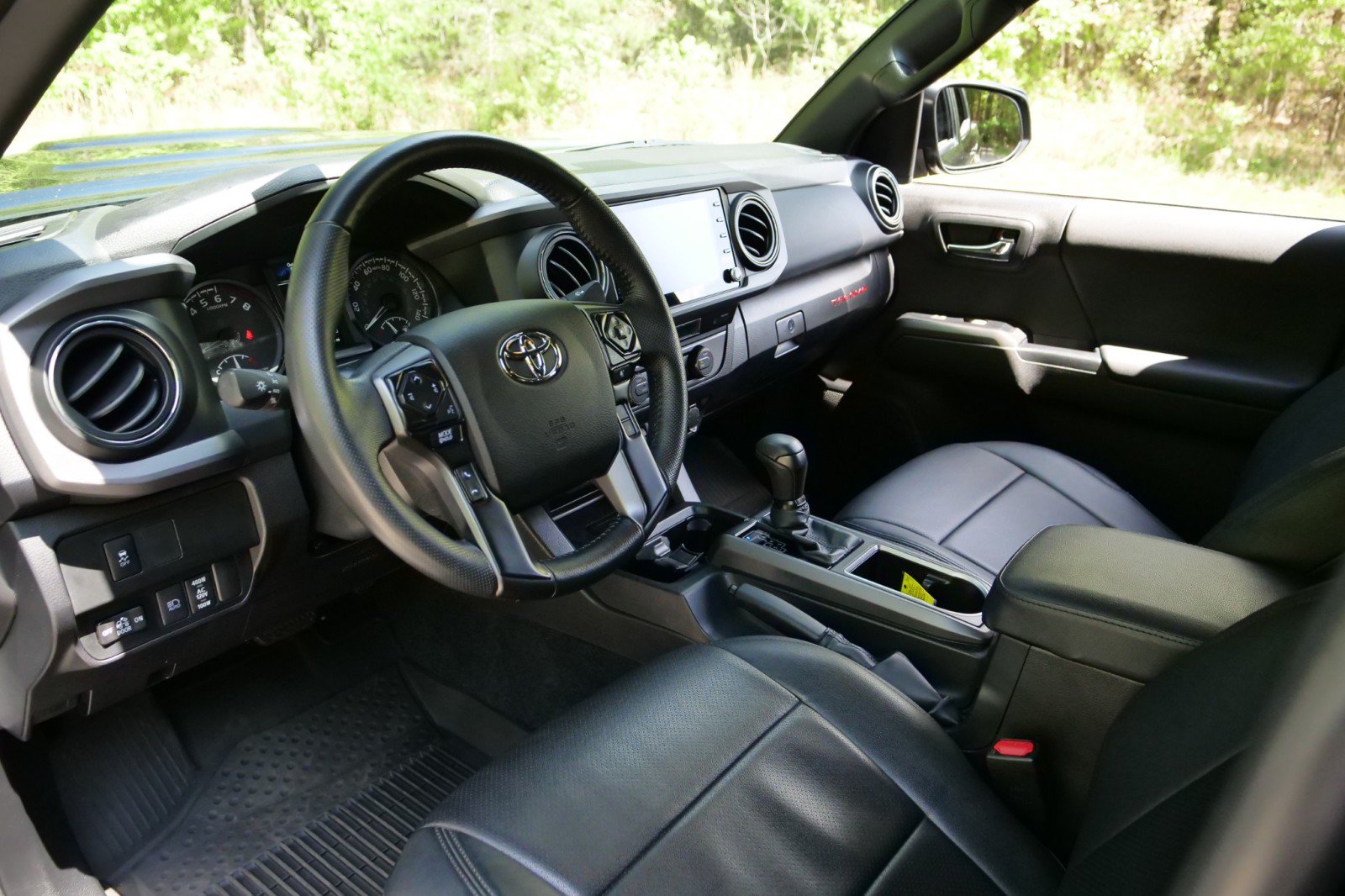 Used 2022 Toyota Tacoma TRD Sport AWD/4WD image 2