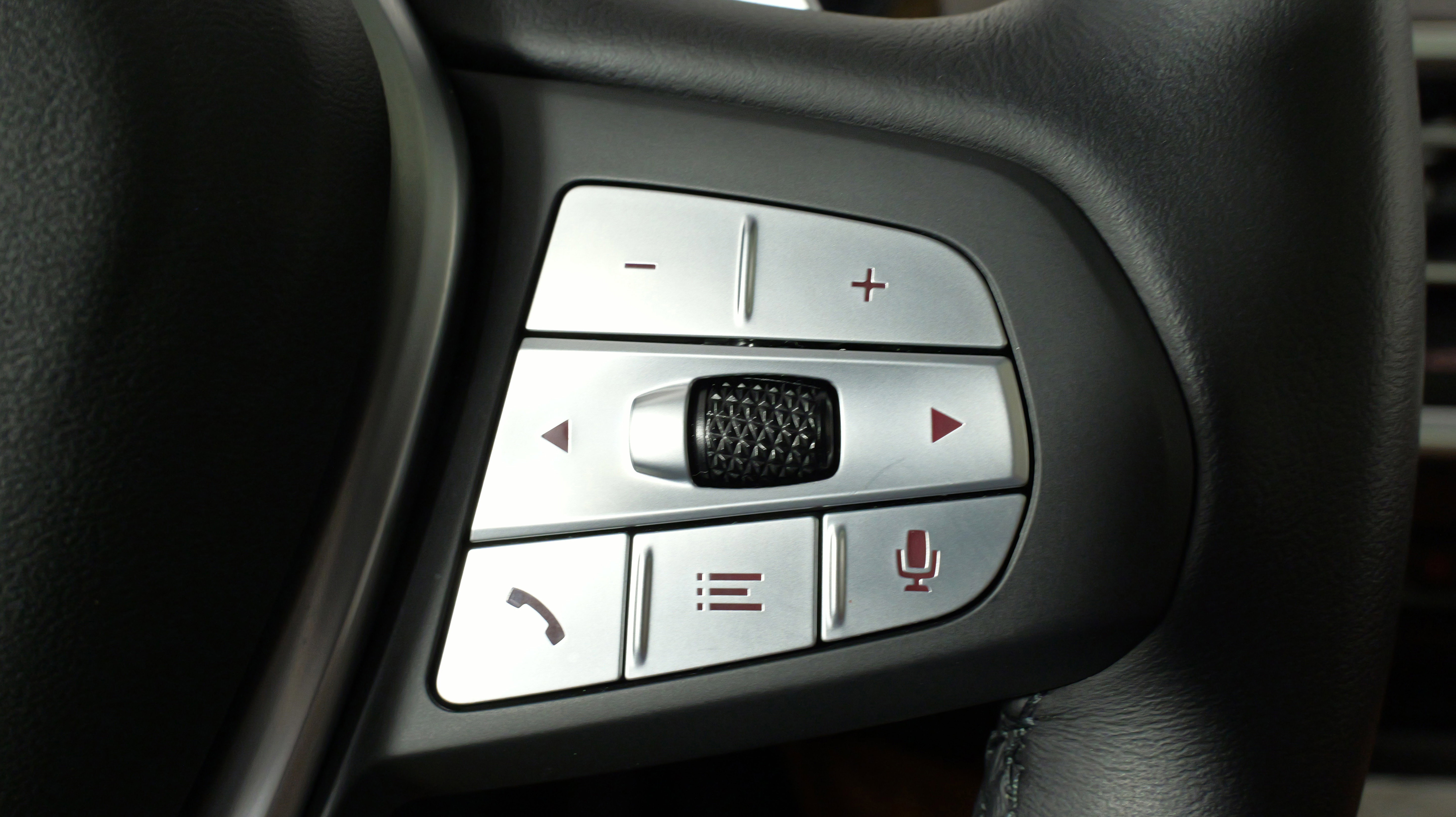 Used 2023 BMW X4 xDrive30i w/ Premium Package image 44