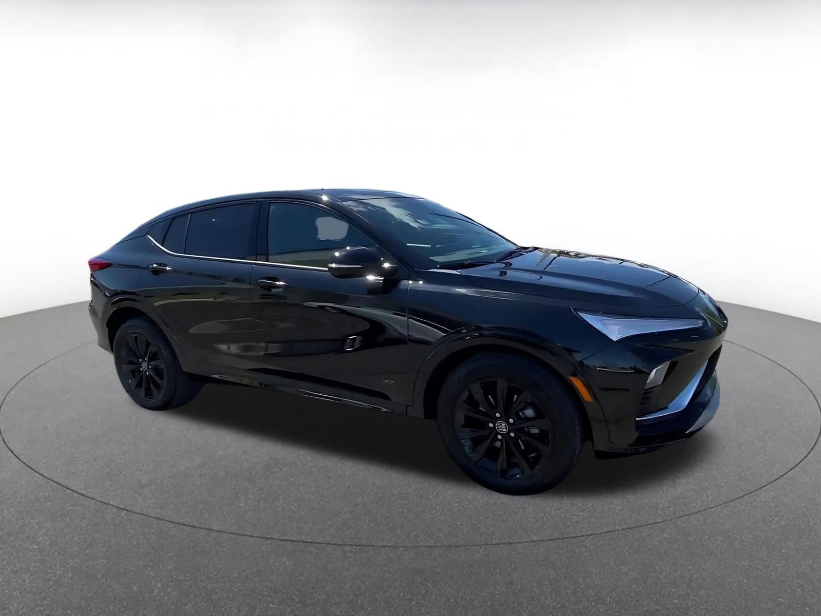 Used 2025 Buick Envista Sport Touring image 2