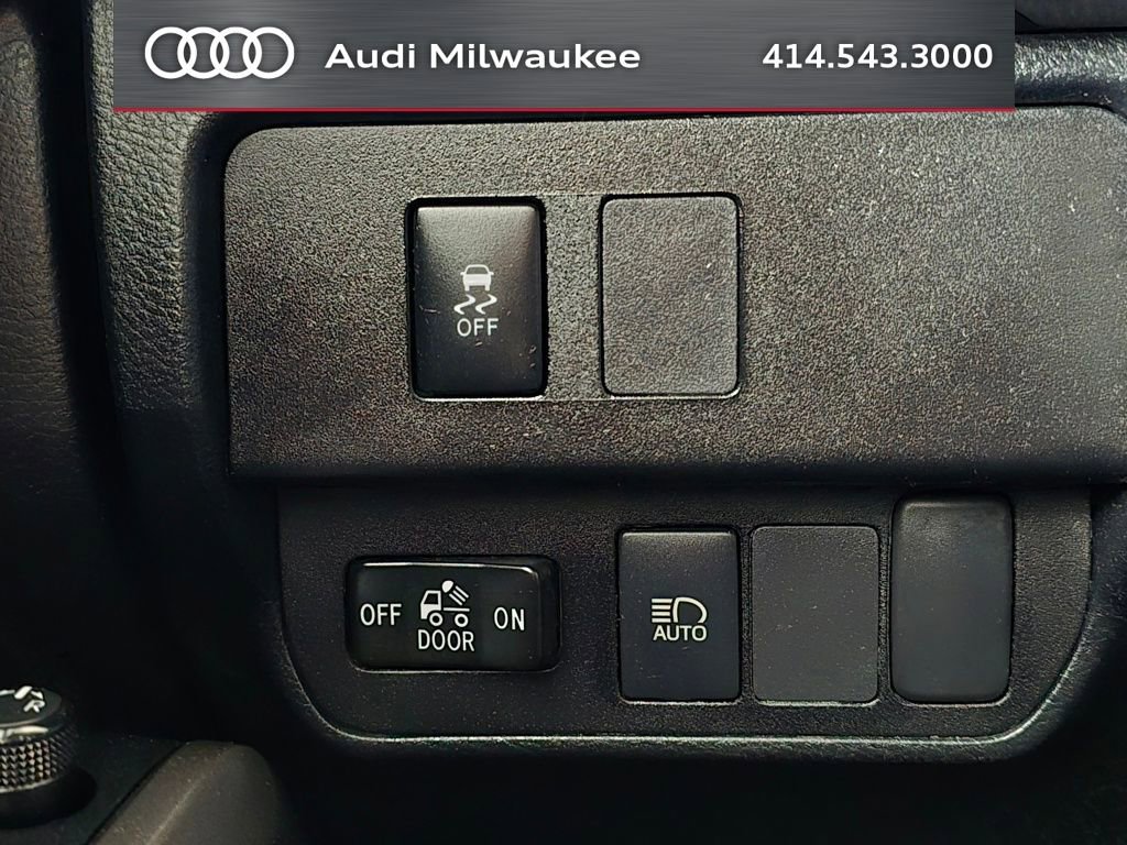 Used 2020 Toyota Tacoma SR5 AWD/4WD image 32