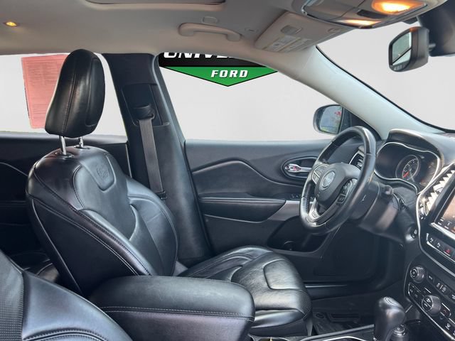 Used 2019 Jeep Cherokee Overland w/ Technology Group AWD/4WD image 25