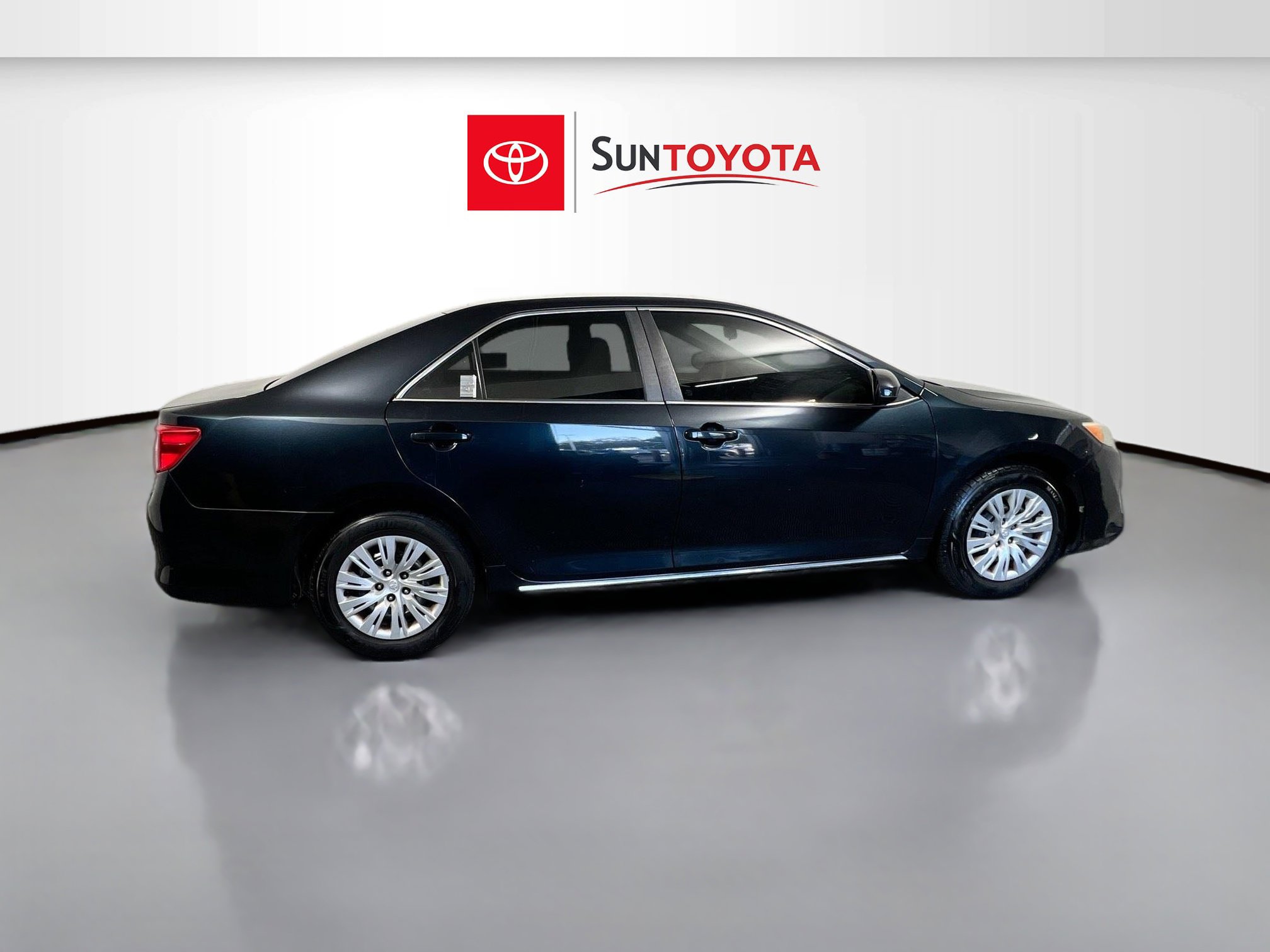 Used 2012 Toyota Camry LE image 2