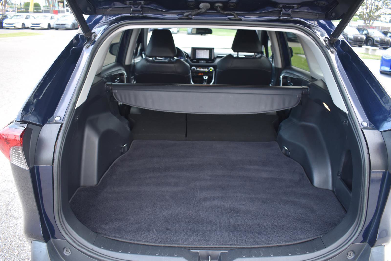 Used 2020 Toyota RAV4 XLE Premium FWD image 55