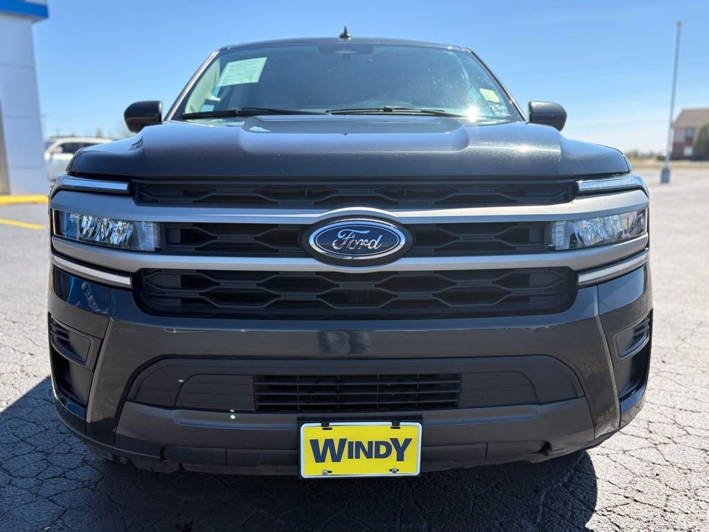 Used 2024 Ford Expedition Max XLT image 2