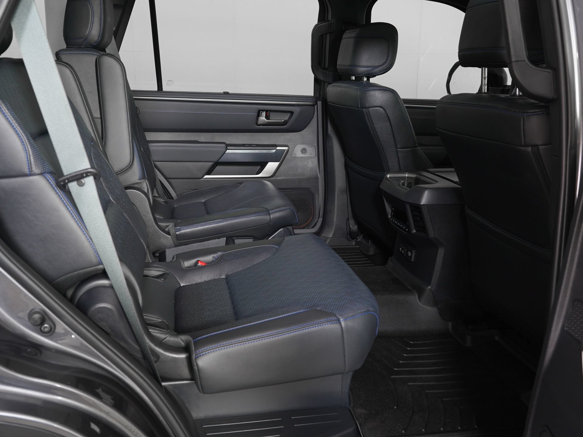 Used 2026 Toyota Sequoia Platinum AWD/4WD image 10