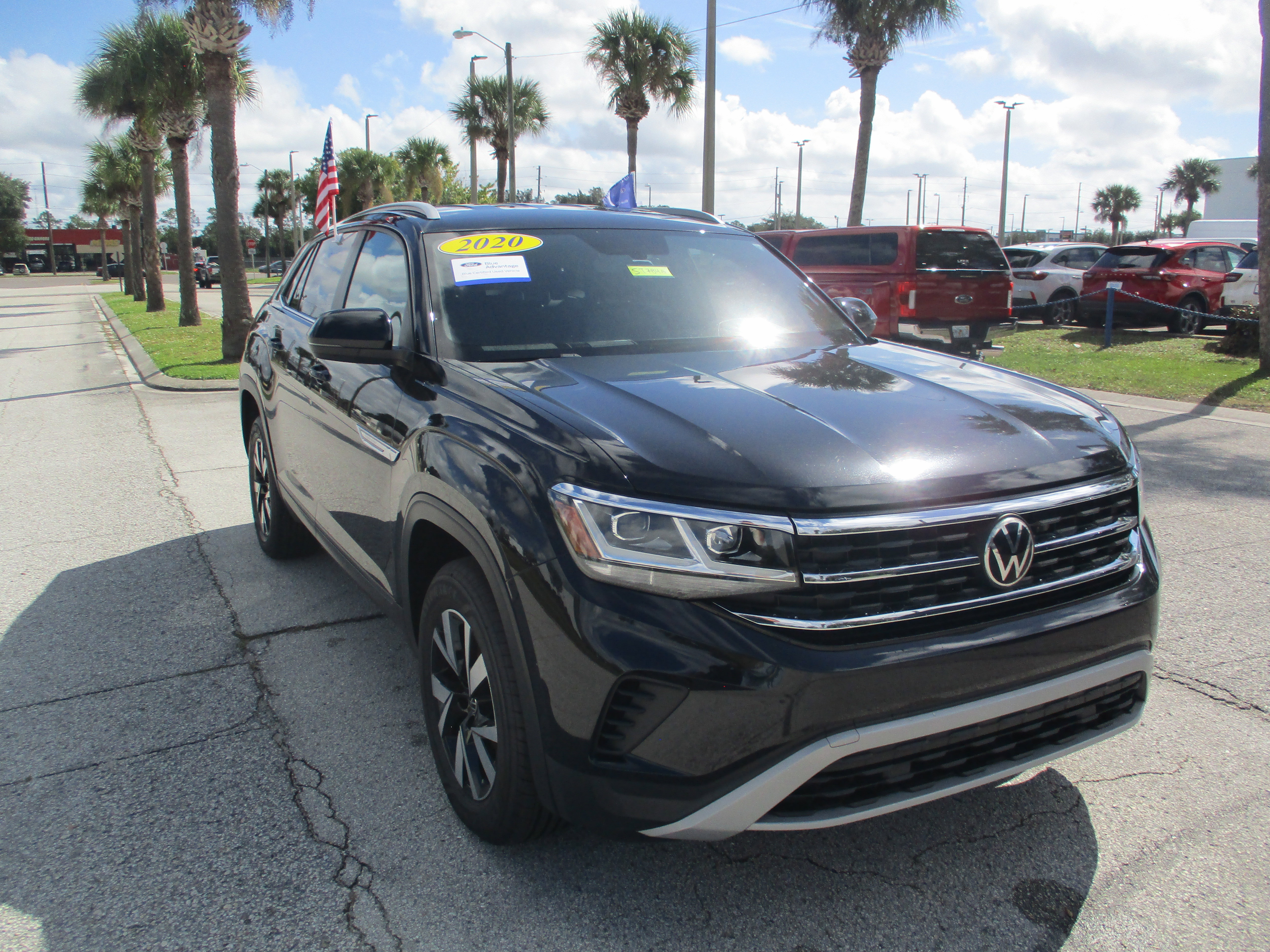 Used 2020 Volkswagen Atlas Cross Sport SE image 1