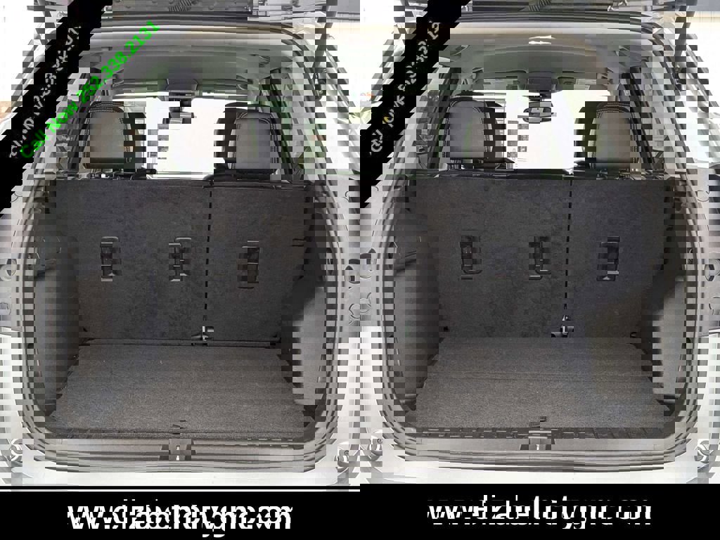 Used 2024 GMC Terrain SLT image 14