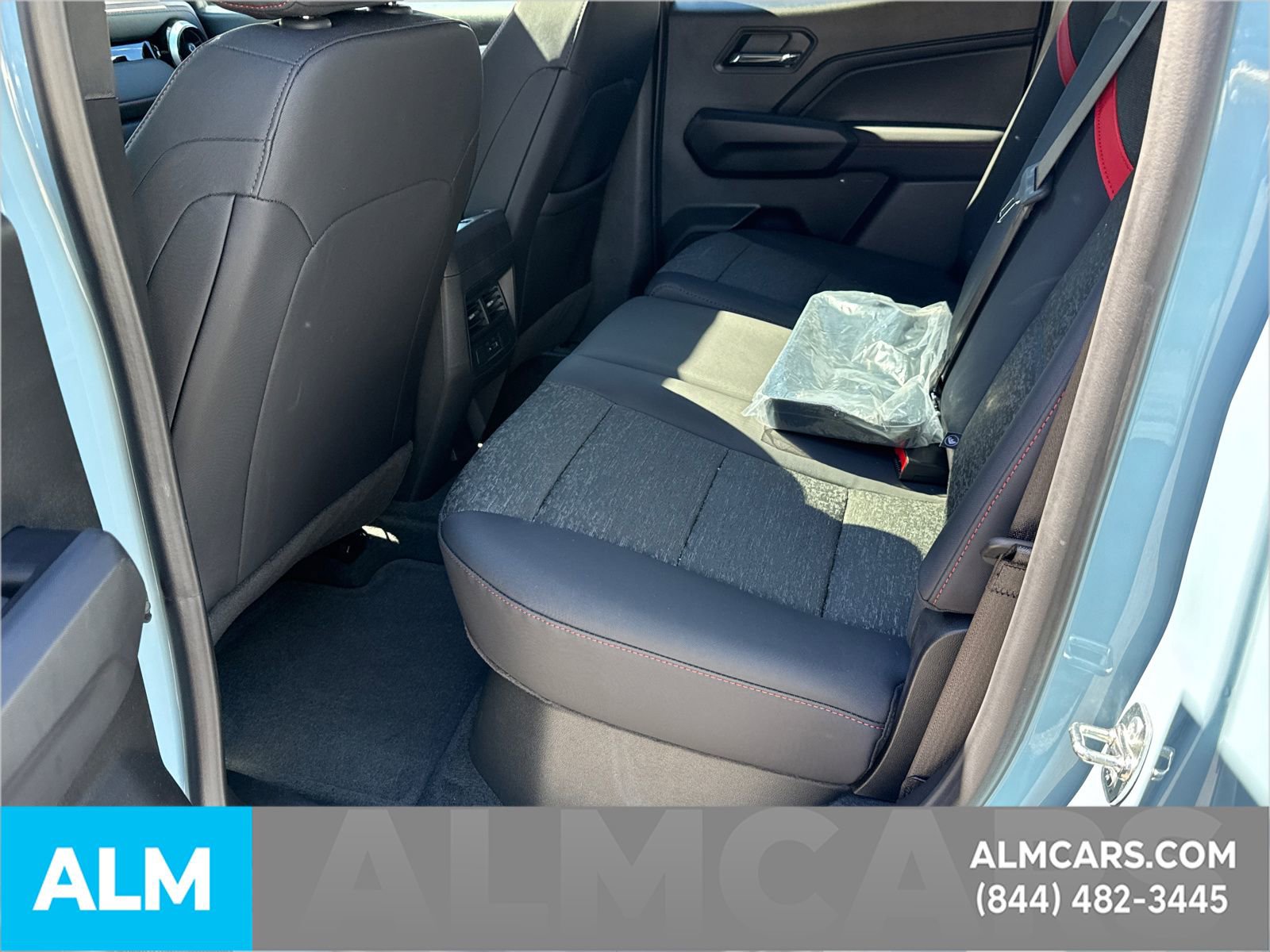 Used 2025 Chevrolet Colorado Z71 w/ Technology Package image 24