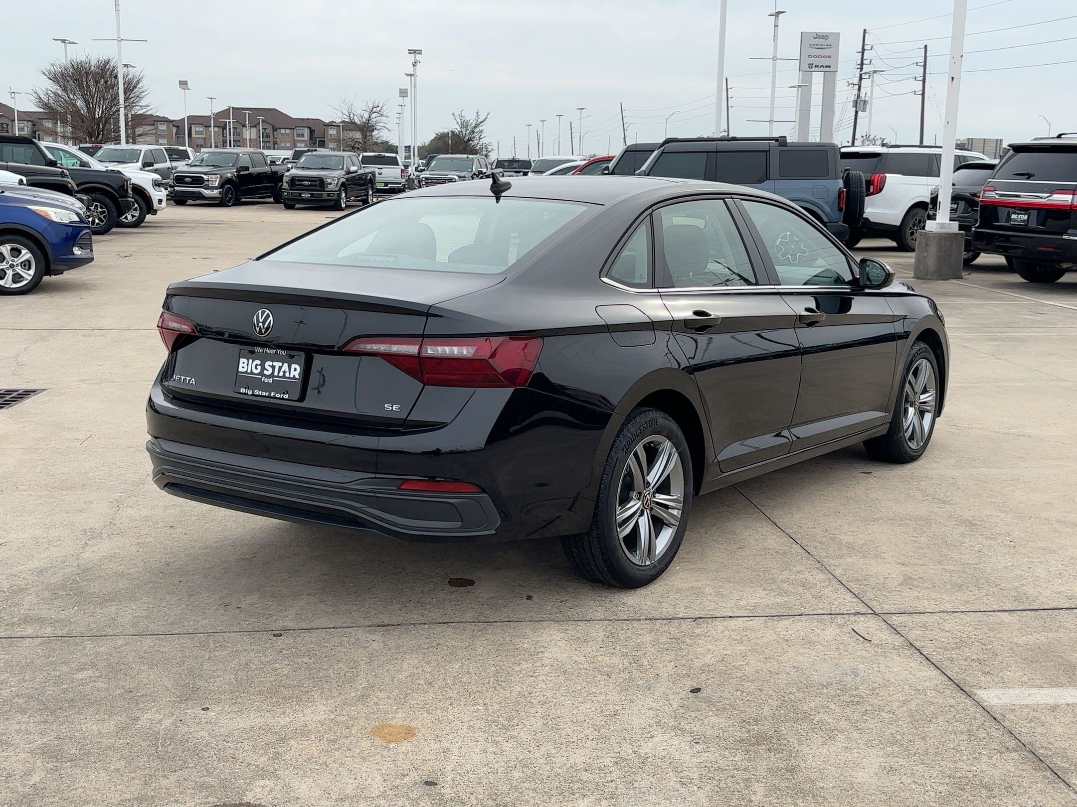 Used 2024 Volkswagen Jetta SE image 3