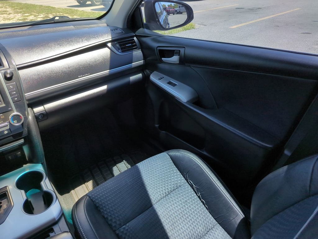 Used 2014 Toyota Camry SE FWD image 16