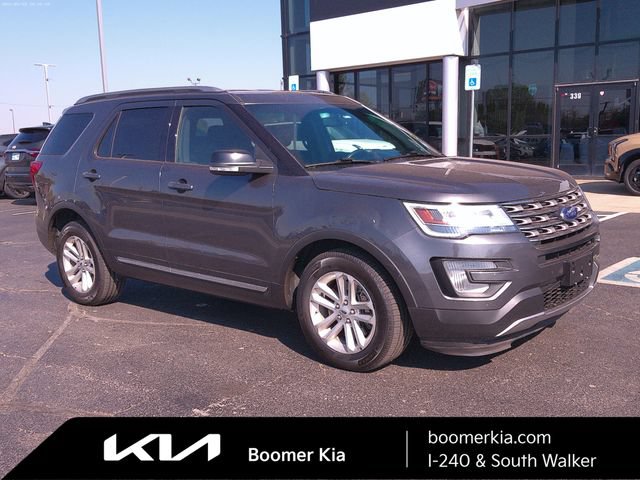Used 2017 Ford Explorer XLT w/ Equipment Group 202A FWD image 4