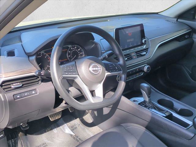 Used 2025 Nissan Altima 2.5 SV FWD image 10