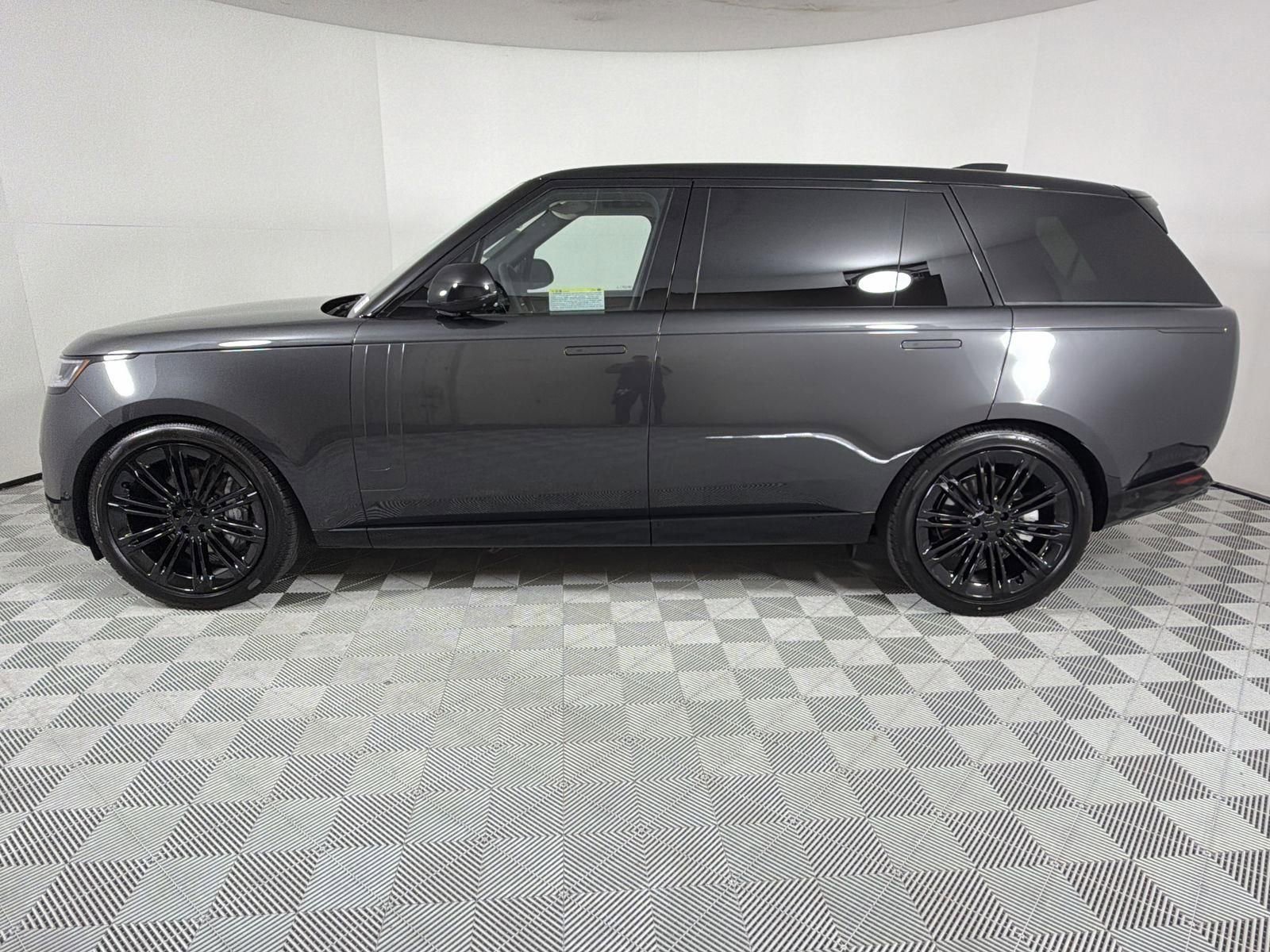 New 2026 Land Rover Range Rover Long Wheelbase SE image 2