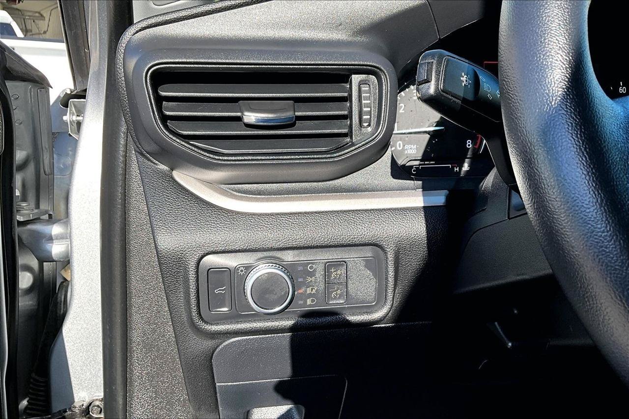 Used 2021 Ford Explorer XLT AWD/4WD image 38